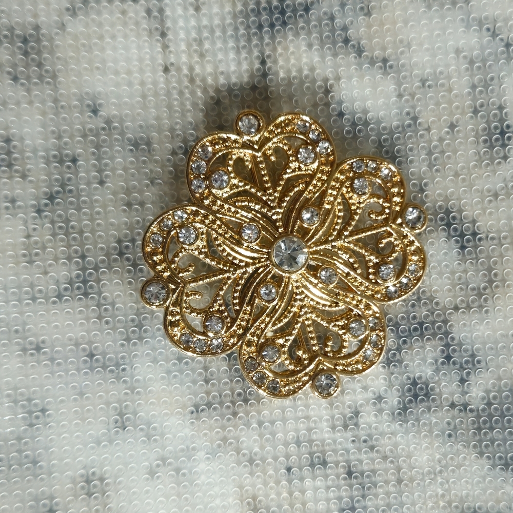4 Leaf Clover with crystals